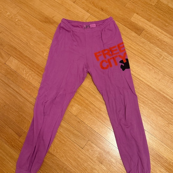 FreeCity Sweatpants Raspberry - Picture 2 of 4